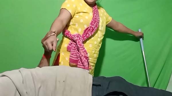 मकान मालिक आपन कामवाली के चोदत बारन