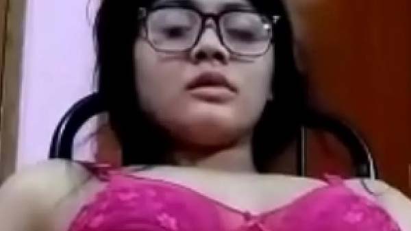 नेपाली लड़की आपन टाइट बुर में ऊँगली करत बारी