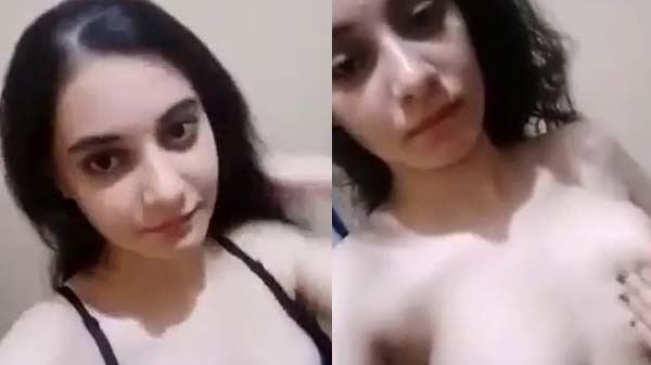देहाती लड़की आपन गोरा मुलायम बूब्स दबावत बारी