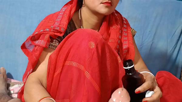 भाभी लंड के मालिश करके कॉक राइड सेक्स करत बारी