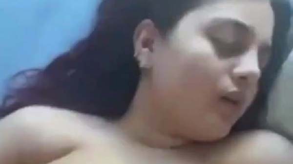 पड़ोसन भौजी के पाओरोटी जइसन फुलल बुर के चुदाई