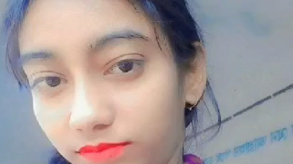 देहाती लड़की बूब्स दबा के फिंगरिंग करत बारी