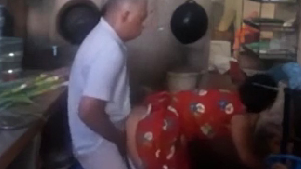 ससुर आपन जवान बहु के रसोई घर में चोदत बारन