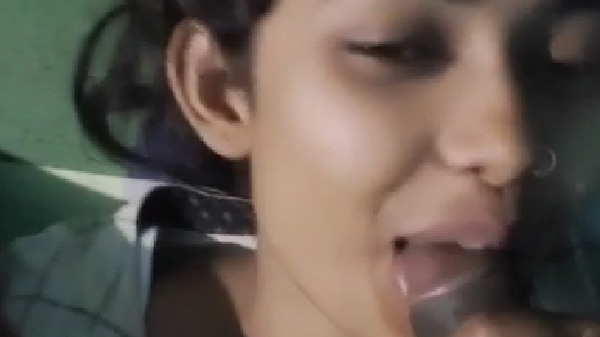 बिहारी लड़की खुसबू आपन बॉयफ्रेंड के लंड चुसत बारी