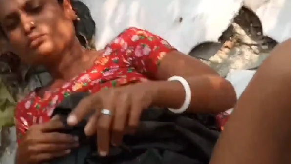 आउटडोर में विलेज रंडी से लंड चुसवा के चुदाई