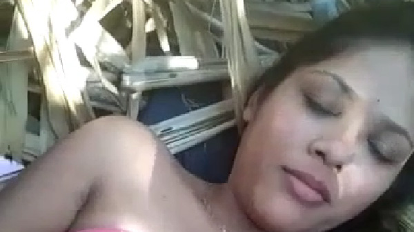 खेत में सेक्सी देहाती लड़की के चुदाई
