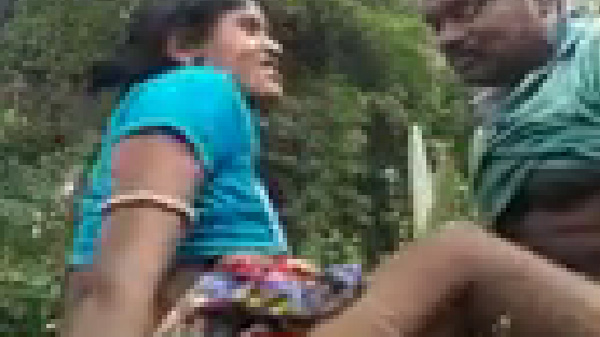 भाभी आपन प्रेमी के साथ सेक्स कईली खेत में