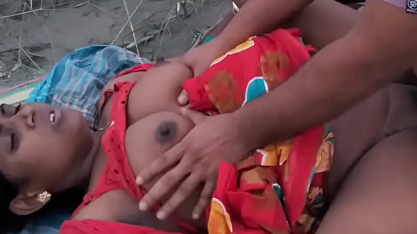 खेत में सुता के रंडी के मस्त चुदाई