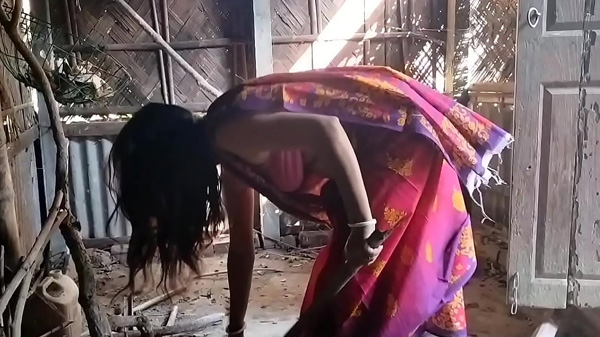 खूबसूरत देहाती भाभी के डॉगी स्टाइल चुदाई