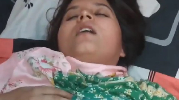 बिग बूब्स पड़ोसन चुदाई के सुख लेत बारी