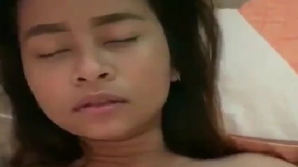 बूब्स दबा के खूबसूरत लड़की के चुदाई