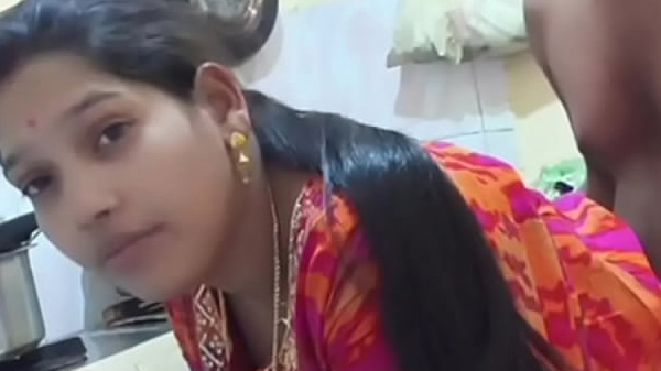 रसोई घर में सेक्सी भाभी चोदवा लेली