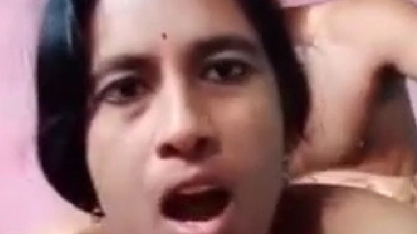 उत्तेजित भाभी डॉगी स्टाइल में चोदवावत बारी