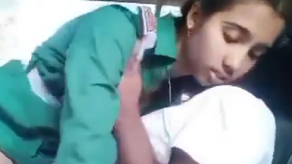 कॉलेज गर्ल पूनम कार में चोदवावत बारी