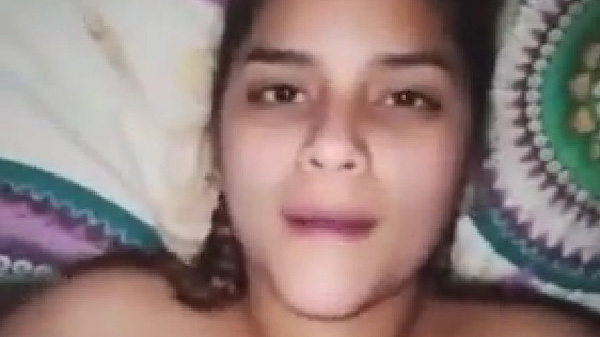 लड़की आपन बिग बूब्स दबा के चोदवावत बारी