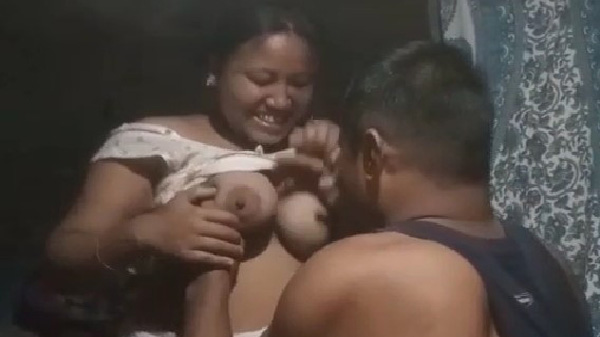नेपाली औरत आपन बूब्स चुसवावत बारी