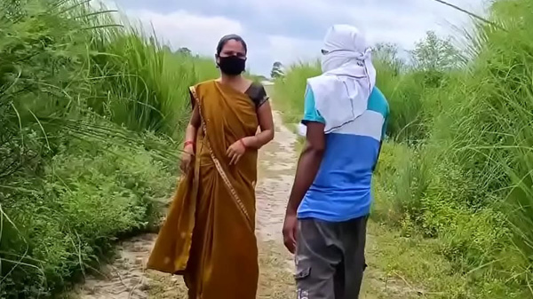विलेज भाभी के आउटडोर चोदाई कइलन हs बॉयफ्रेंड