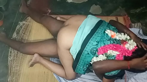 विलेज रंडी के पोज बदल बदल के चोदाई