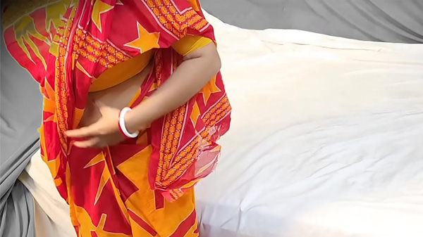 भाभी के साड़ी उठा के डॉगी स्टाइल में चुदाई