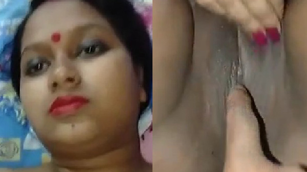 बुर में ऊँगली करके आंटी के चुदाई