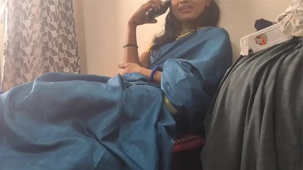 भाभी घर में प्रेमी के बोला के चोदवा लेली