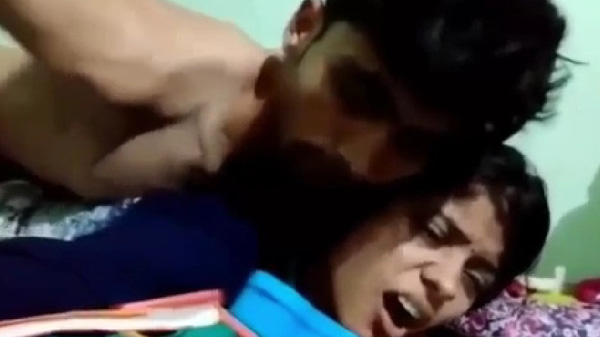 देसी लड़की नीलू के चोदत बारन बॉयफ्रेंड विनोद