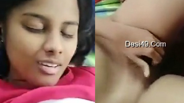 देसी लड़की सोहा बुर में ऊँगली करत बारी