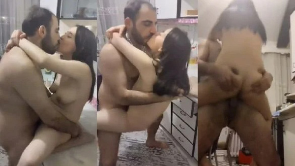 दोस्त के साथ चोदवावत बीवी के वीडियो बना लेलन नपुंसक पति