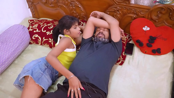 सौतेला बाप आपन बेटी के मस्ती में चोदत बारन