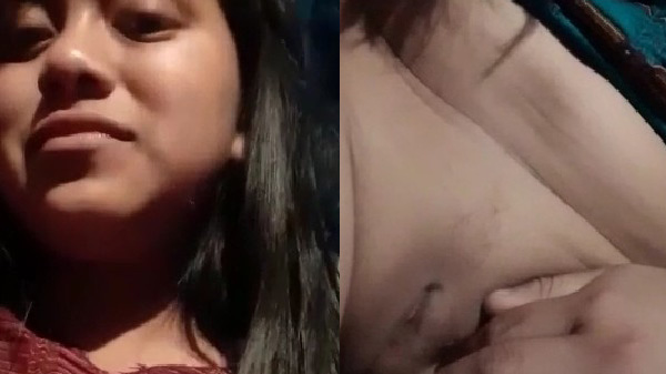 देसी लड़की आपन चिकनी चुत में ऊँगली करत बारी